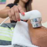 Tornare a camminare bene dopo la protesi all’anca con la fisioterapia